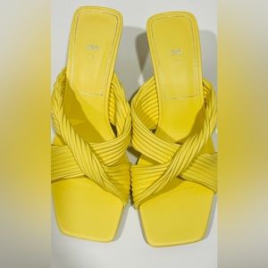 Brand new Zara Yellow Pleated Twist Strap High Heel Sandals square heel